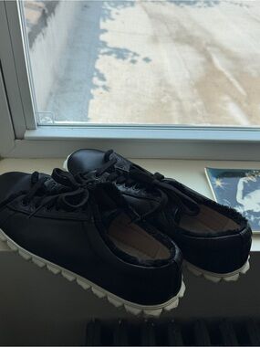 Stuart Weitzman calf leather low-top women’s sneakers Sz.11, cobble white rubber